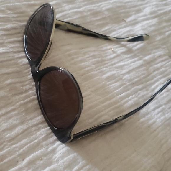 Salvatore Ferragamo Sunglasses - Picture 2 of 9